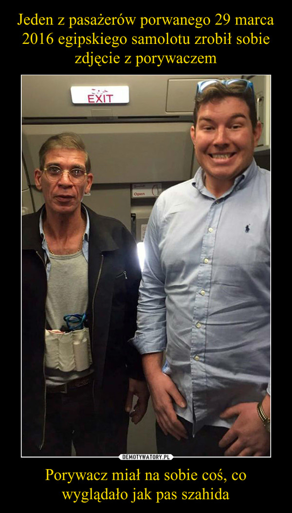 Jeden z pasażerów porwanego 29 marca 2016 egipskiego samolotu zrobił sobie zdjęcie z porywaczem Porywacz miał na sobie coś, co wyglądało jak pas szahida