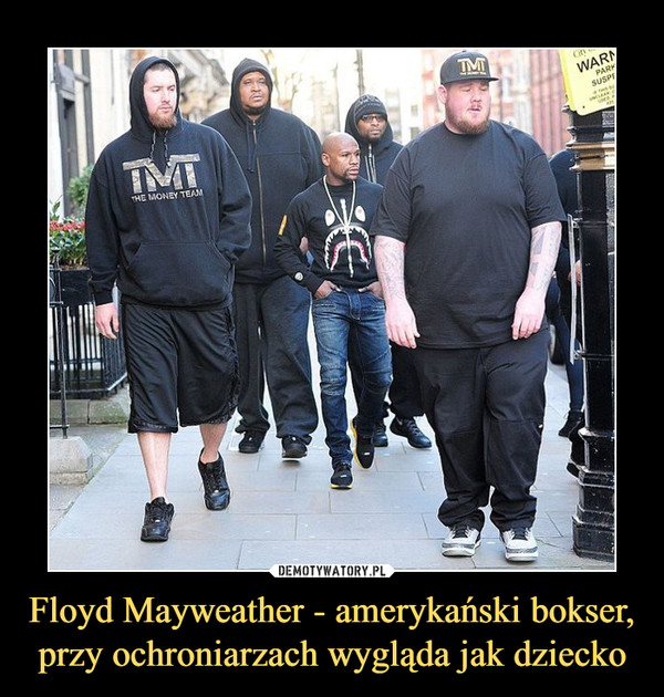 Floyd Mayweather - amerykański bokser, przy ochroniarzach wygląda jak dziecko –  