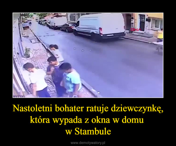 Nastoletni bohater ratuje dziewczynkę, która wypada z okna w domu w Stambule –  