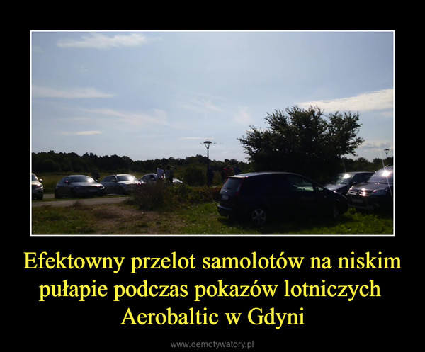 Efektowny przelot samolotów na niskim pułapie podczas pokazów lotniczych Aerobaltic w Gdyni –  