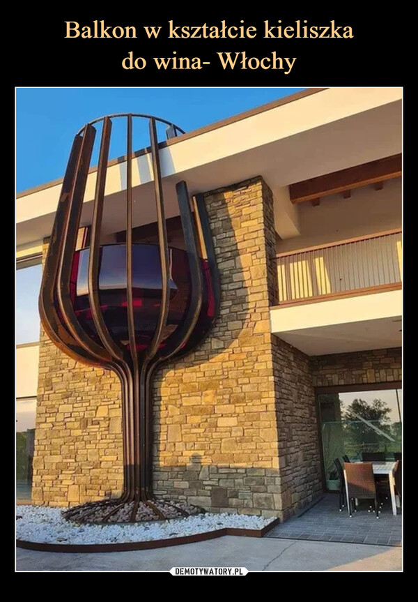 Balkon w kształcie kieliszka
do wina- Włochy