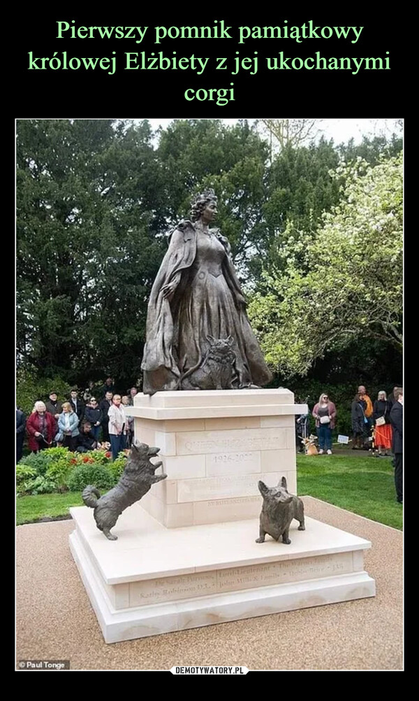 Pierwszy pomnik pamiątkowy królowej Elżbiety z jej ukochanymi corgi